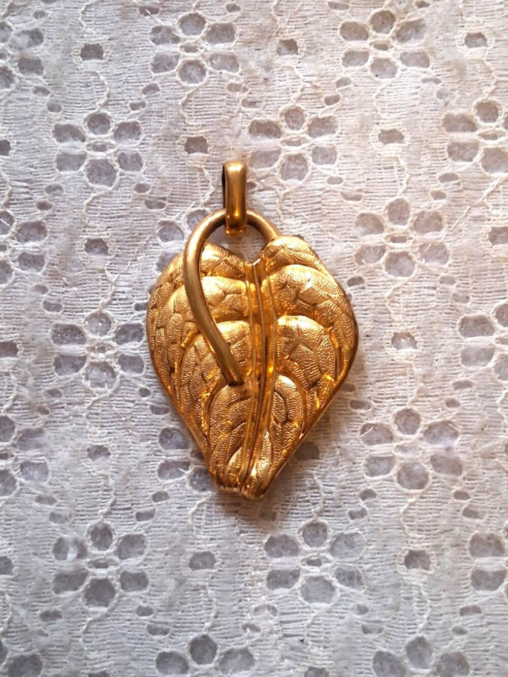 Vintage 70s Eye-catching Large Leaf Yellow Gold-Plated Pendant